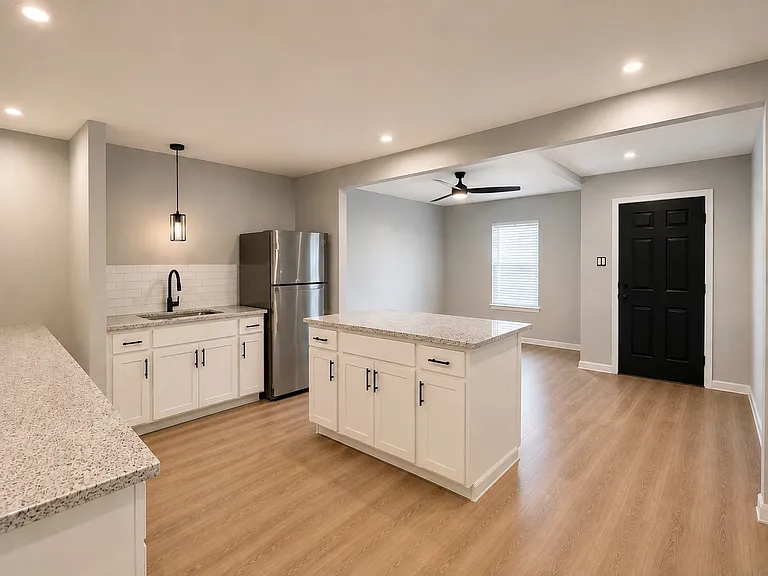 401 E River St #B — Photo 2