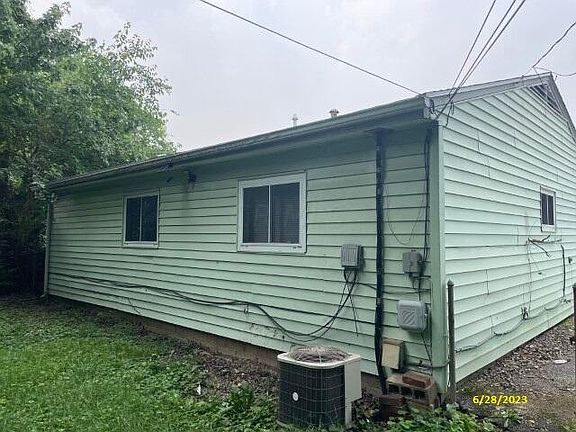 3rd image of 3126 Houston Dr