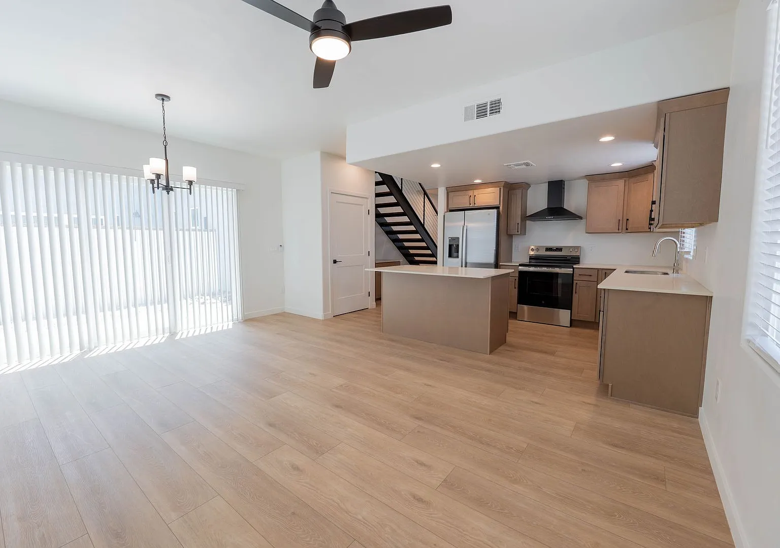 1300 N Rook Ave — Photo 3
