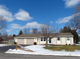 30 Gannett Rd, Farmington, NY 14425