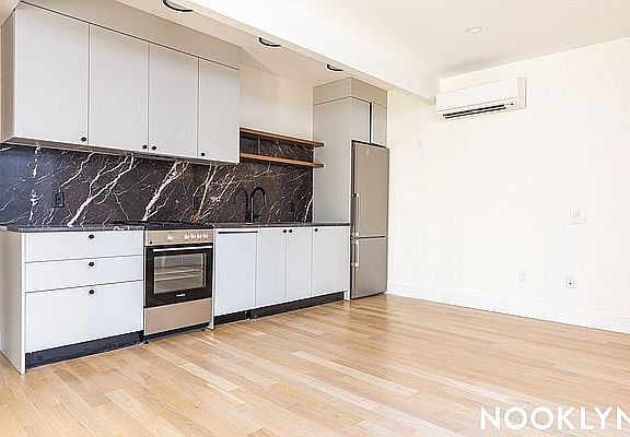 4th image of 250 Gold St #705