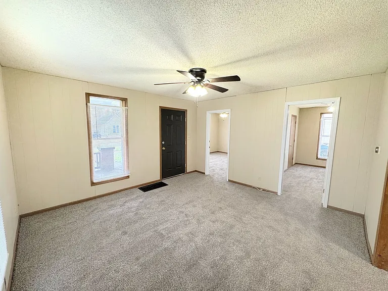 416 Grover St — Photo 3
