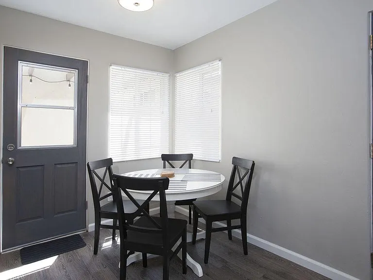 Wine and Dine in Dining Room,Great space to enjoy Family and