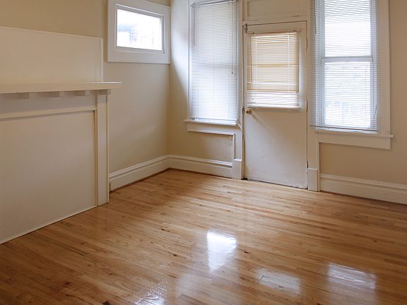 4th image of 1712 Summit St APT C