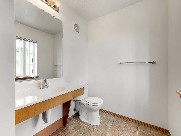 Platinum Valley Apartments — Photo 56