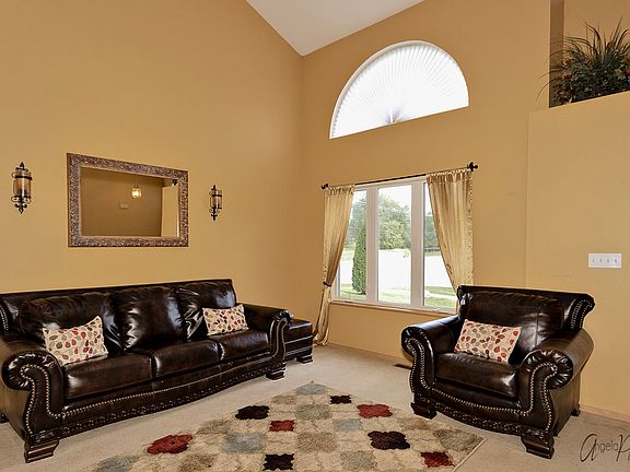 3rd image of 900 Countrywood Dr