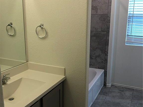 4th image of 171 Andross Ln