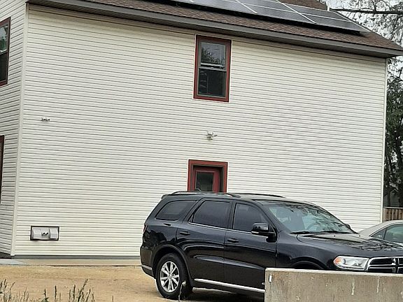 2nd image of 520 Lincoln St #1-2