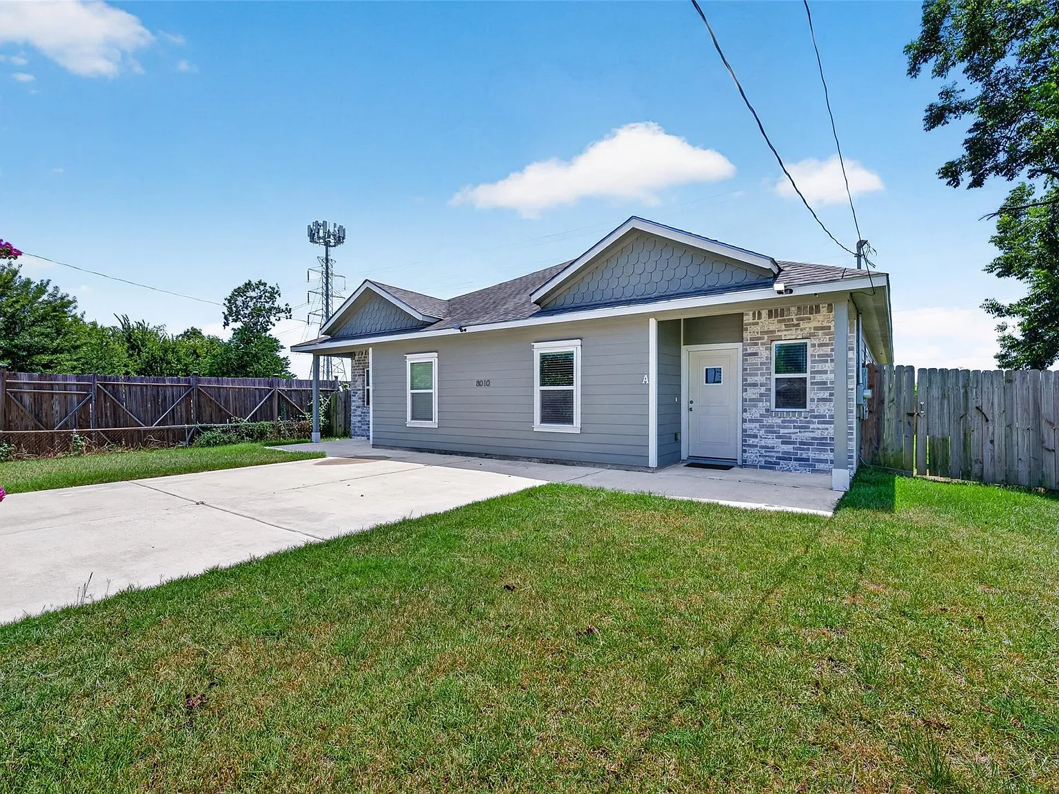 3 bed, 2.0 bath, 2100 sqft, $1,500 — Photo 2