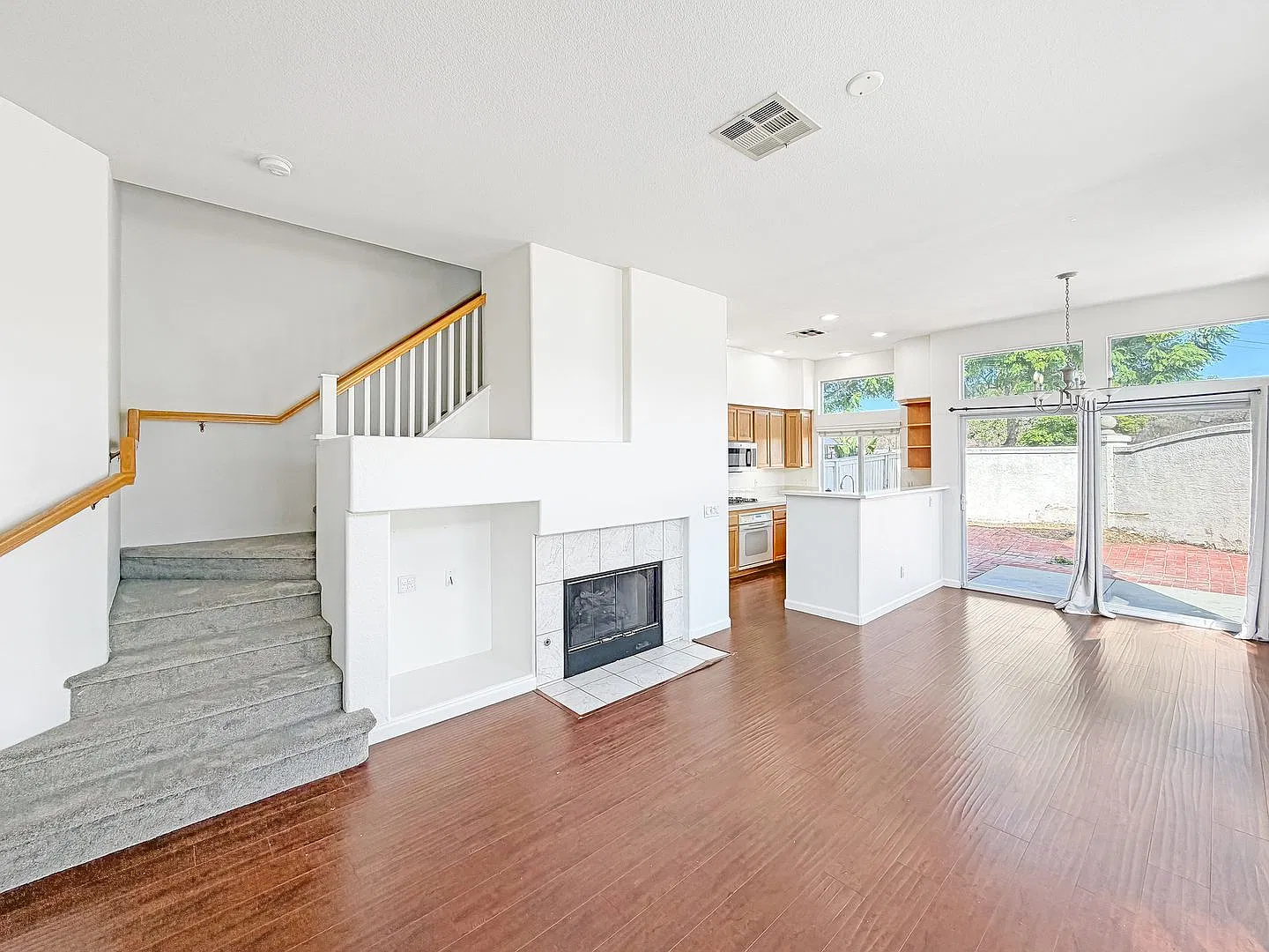 SD: Spacious 2B/2.5BA Townhome w/ A/C, Attached Garage, & Private Yard! — Photo 2