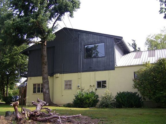 3rd image of 302 W Illinois St