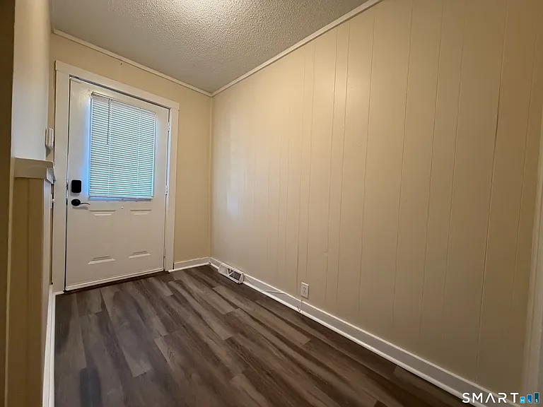 37-41 Jackson Ave #1 — Photo 2