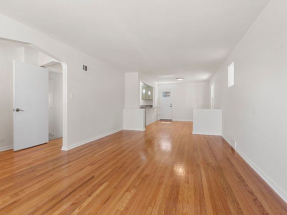3rd image of 2613 W Summerdale Ave