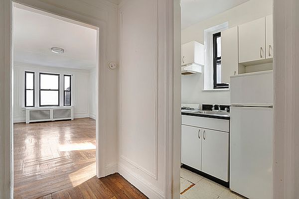 1st image of 465 Lexington Ave APT 55