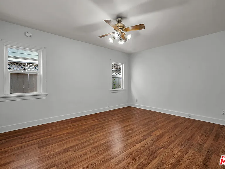 922 S Bundy Dr — Photo 14
