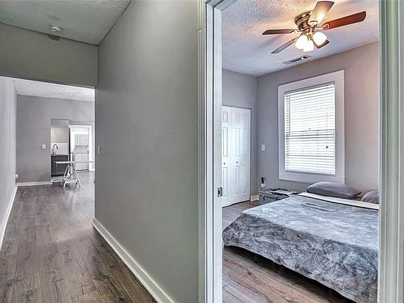 5th image of 506 Old Wheat St NE