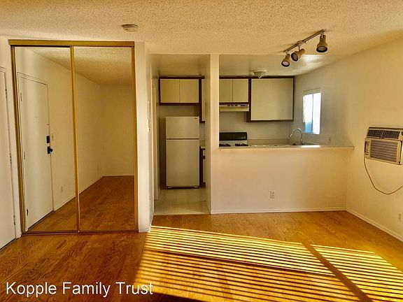 5th image of 922 N Hudson Ave APT 3