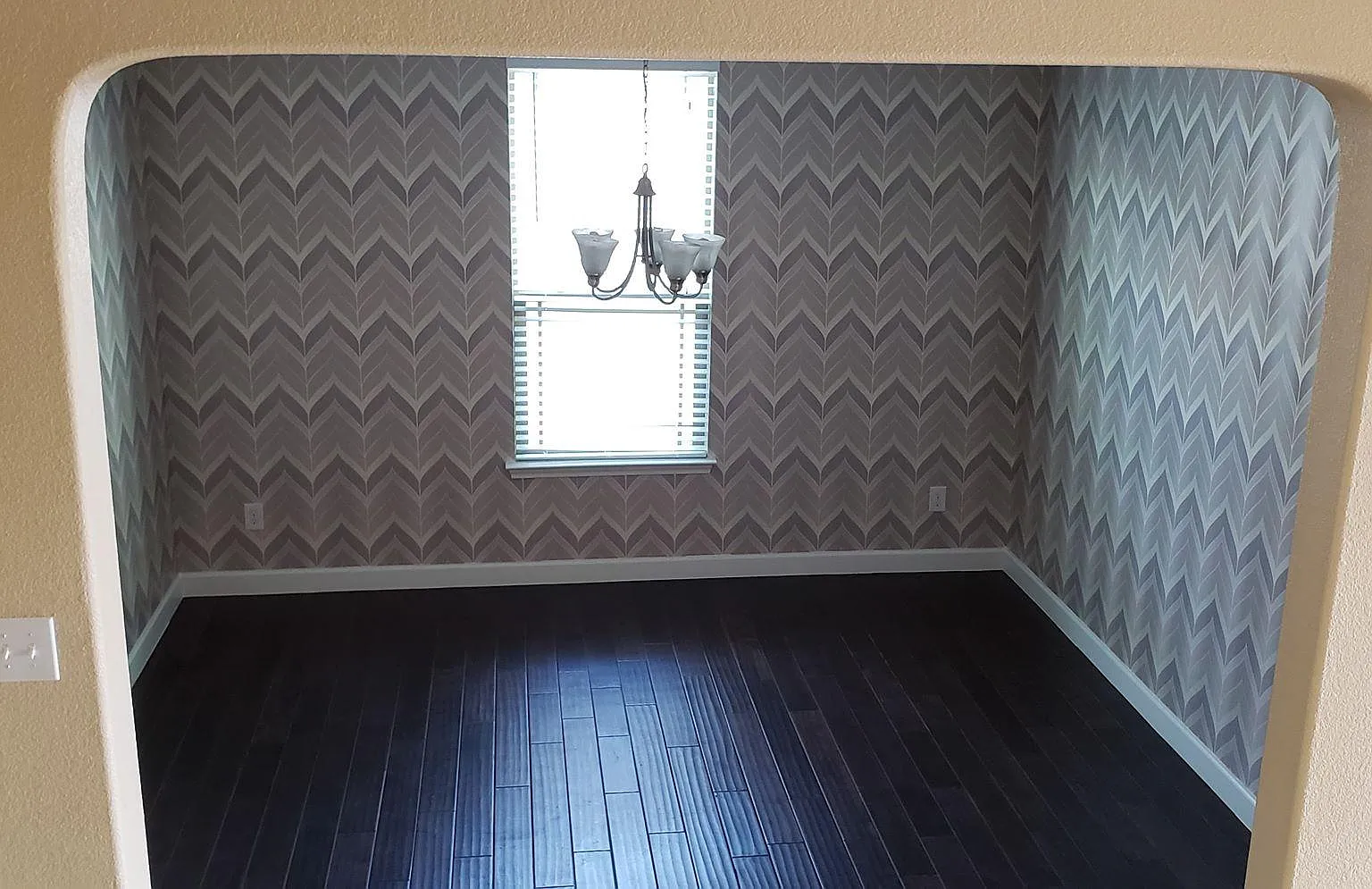 4 bed, 2.5 bath, 2505 sqft, $2,499 — Photo 3