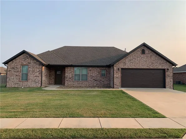 897 White Oak St, Elkins, AR 72727