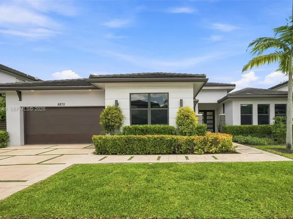 8875 NW 161st Ter, Miami Lakes, FL 33018