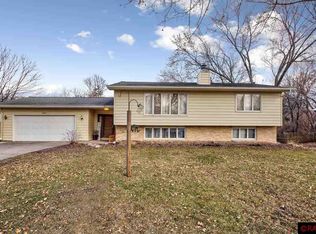 402 Normandy Ct, North Mankato, MN 56003