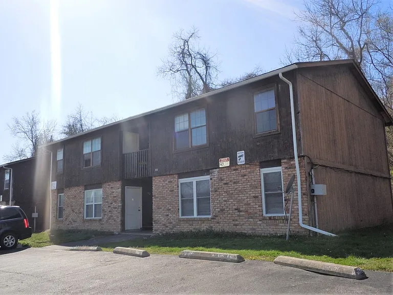 803 N Morrison St — Photo 1
