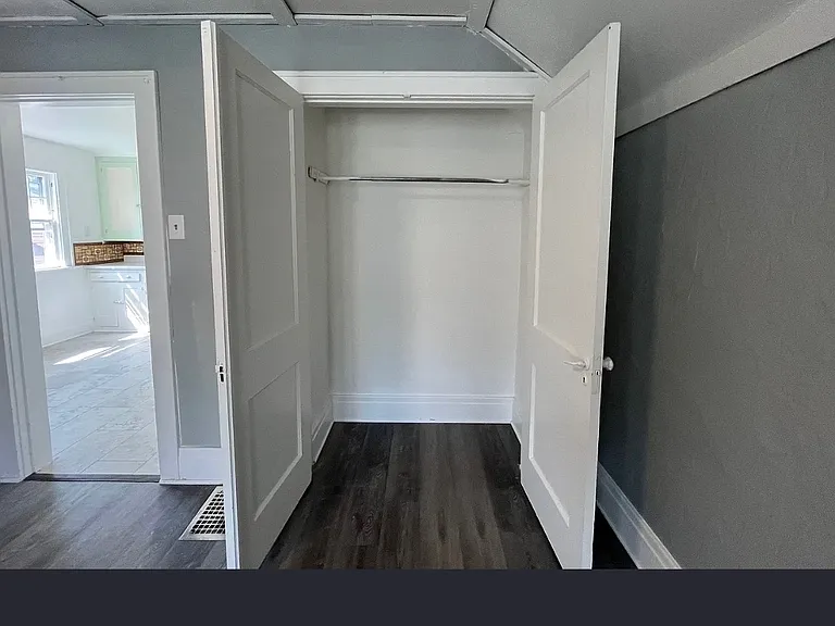 2858 McKoon Ave #2 — Photo 3