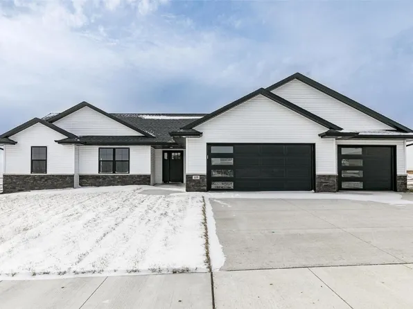 119 Viking Dr, Vinton, IA 52349