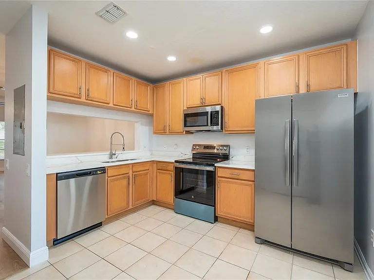 1150 Vineland Pl — Photo 12