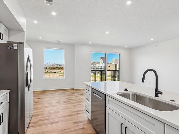 2nd image of 1310 Murphy St #306