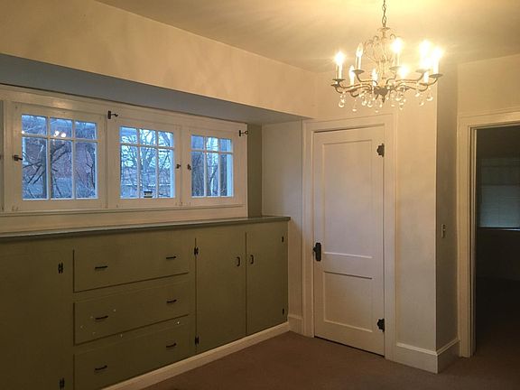 Dining Room-Built-in and Closet