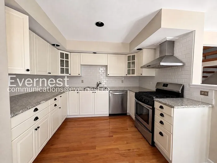 9038 Marie Ct — Photo 2