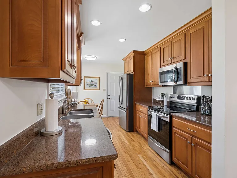 504 Riverview Dr — Photo 19
