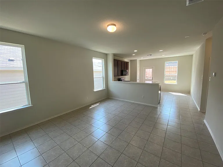 204 Nettletree Dr — Photo 6