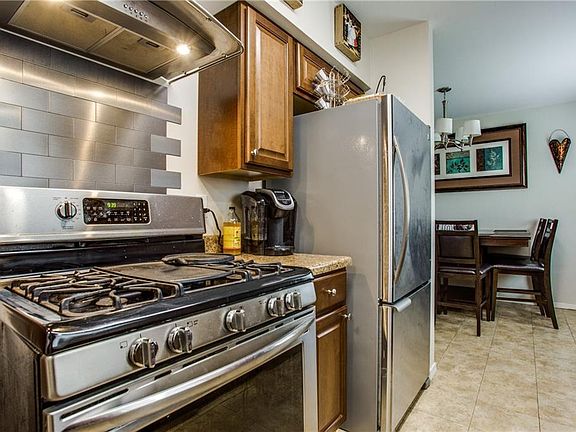 2nd image of 326 E Fairmeadows Dr