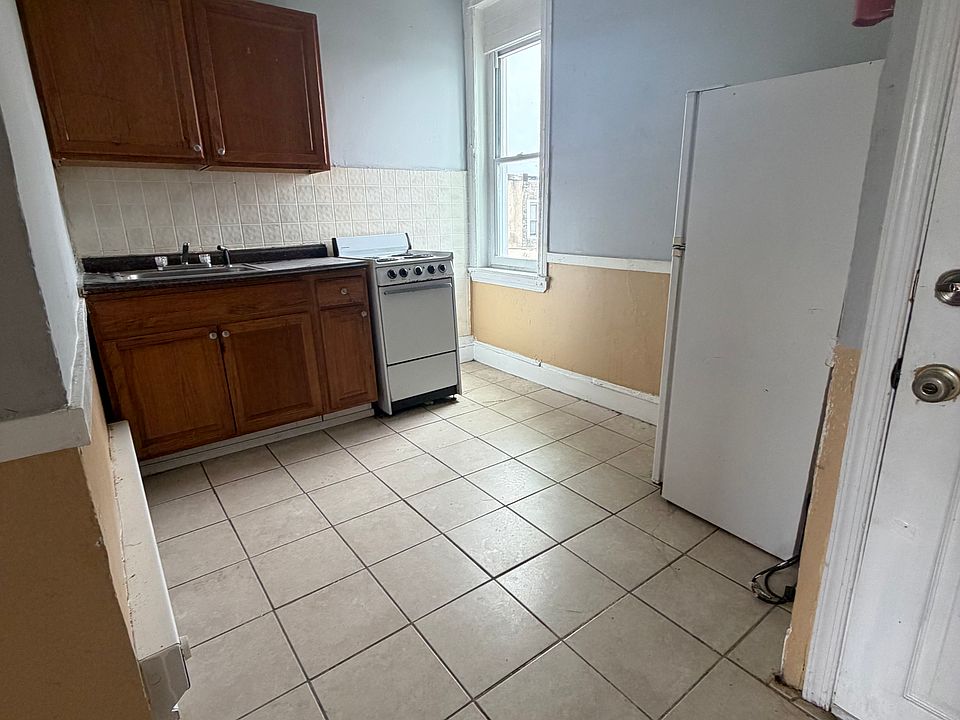 1st image of 3608 N Marshall St Floor 3
