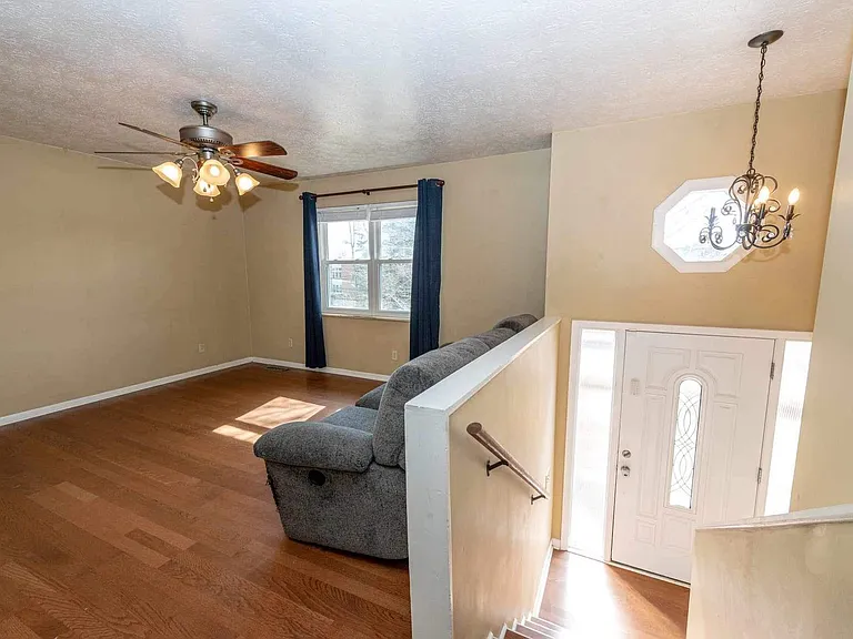 2620 Lesa Ln — Photo 2
