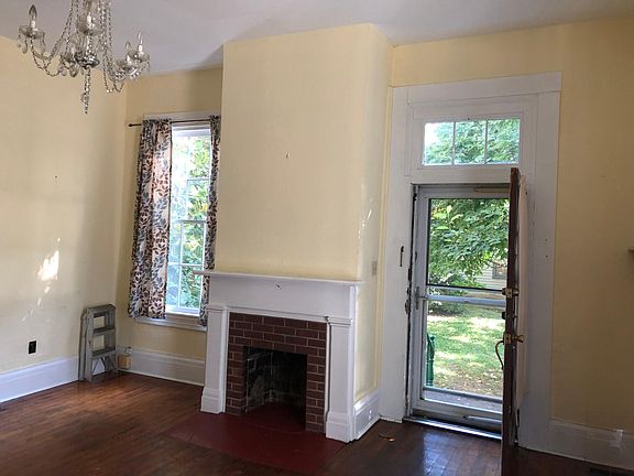 3rd image of 904 S 4th St