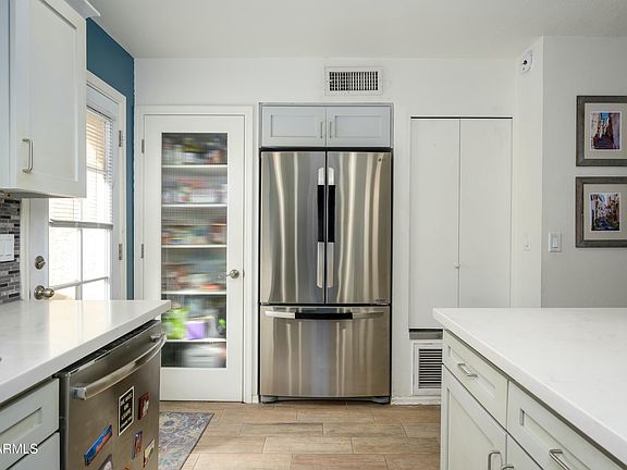 4th image of 921 W UNIVERSITY Drive #1143
