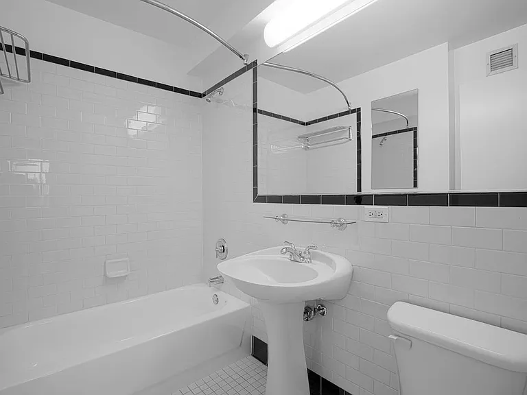 420 W 42nd St #20C — Photo 6