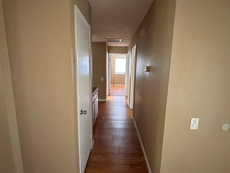 1392 Foxboro Way — Photo 3