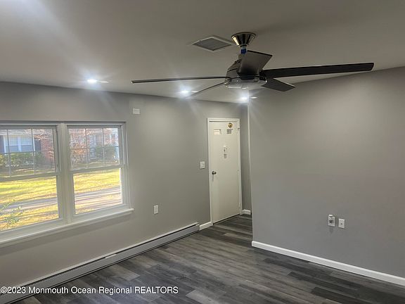 5th image of 84C Dorchester Drive #C