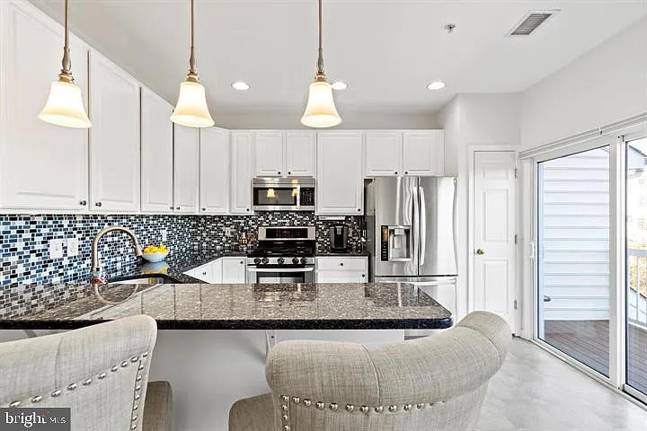 206 Heathwalk St #B — Photo 9
