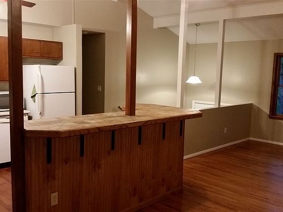 3rd image of 41 Parkwood Dr