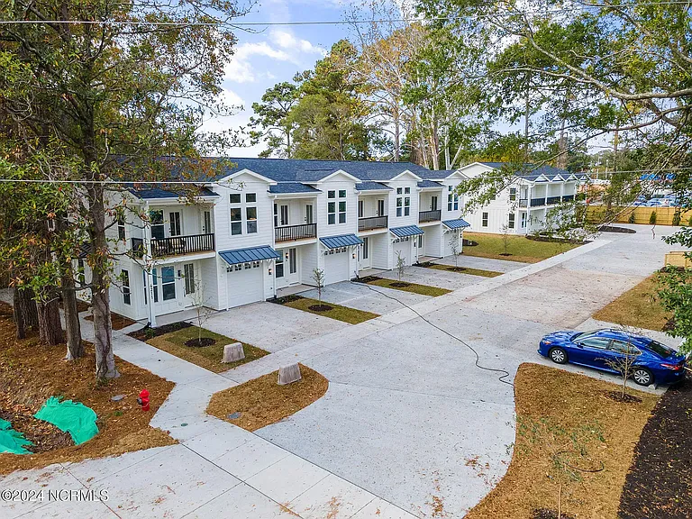 4213 Spirea Dr #C — Photo 36