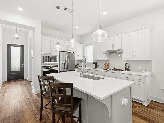 4th image of 2308 Stella Ln
