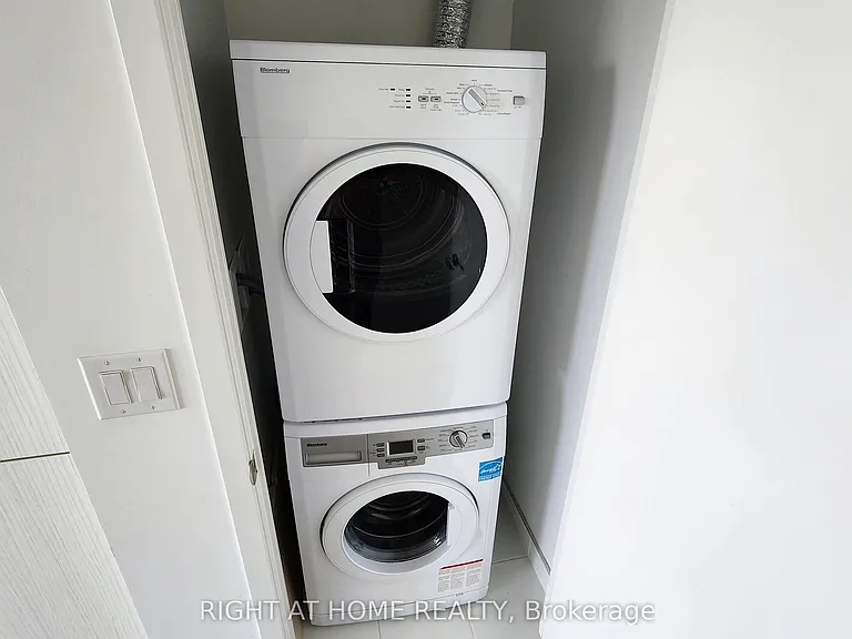 11 Wellesley St W #4301 — Photo 9