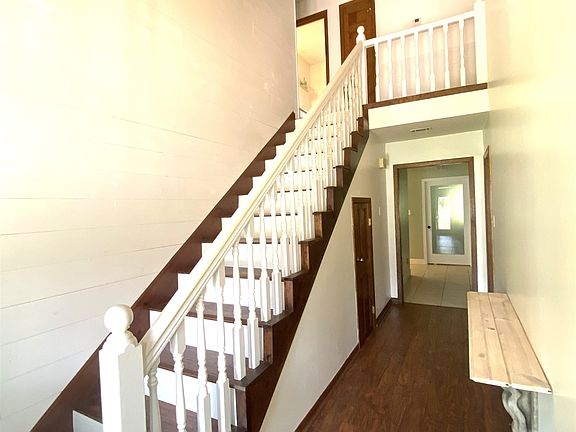 4th image of 106 Meadow Cir