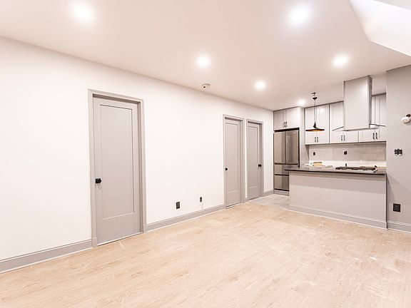4th image of 103 Essex St APT 2r