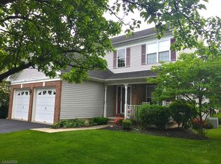 1504 Megan Cir, Stewartsville, NJ